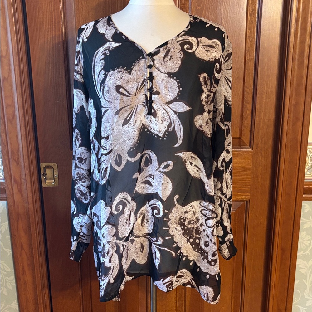 Elegant Black and Tan Paisley Blouse by Chico’s. Women’s size 3